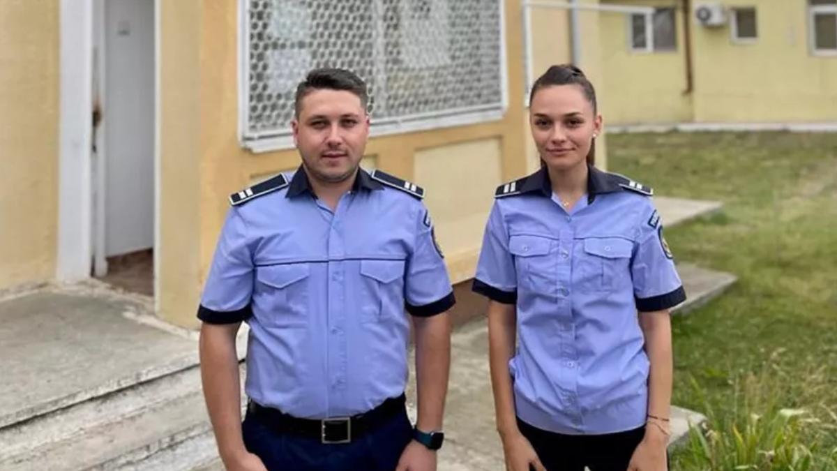 Doi poliţişti din Iaşi au readus zâmbetul pe buzele unei femei. Ce avea în poşetă