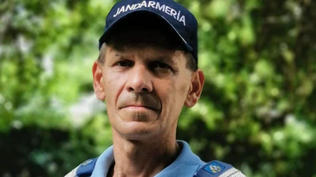 Un jandarm a găsit o sacoşă plină cu bani în scara blocului: "Erau foarte mulți și așezați cu grijă, o sumă considerabilă!"