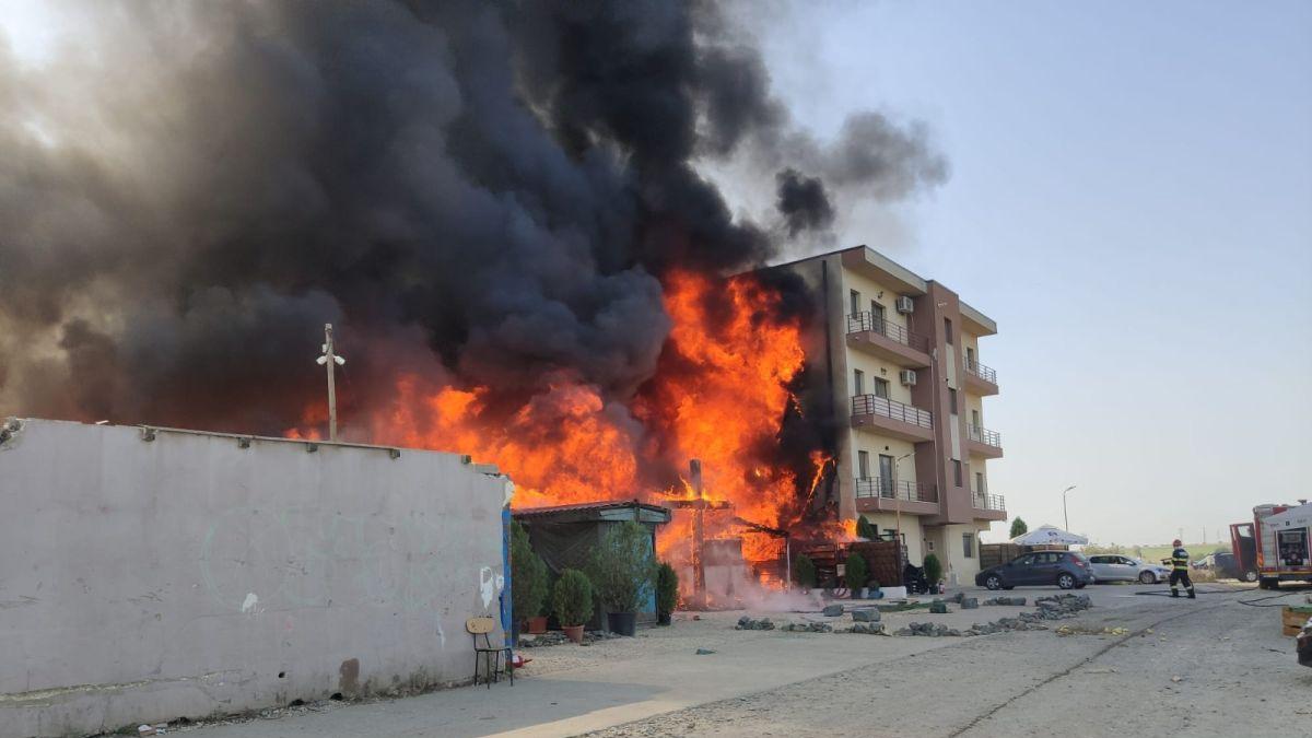 incendiu biserica constanta flacari bloc