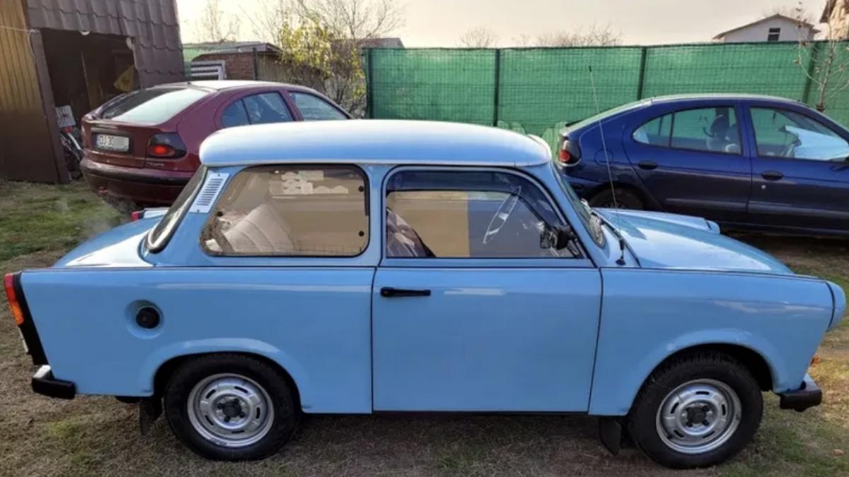 cat costa trabant vechi 1990 stare impecabila