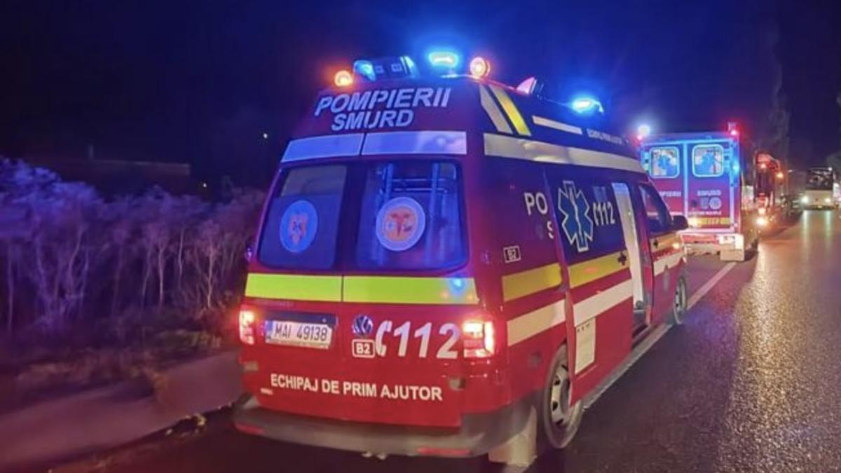 Accident mortal în judeţul Buzău! Un şofer a pierdut controlul volanului şi s-a răsturnat cu maşina într-o curbă