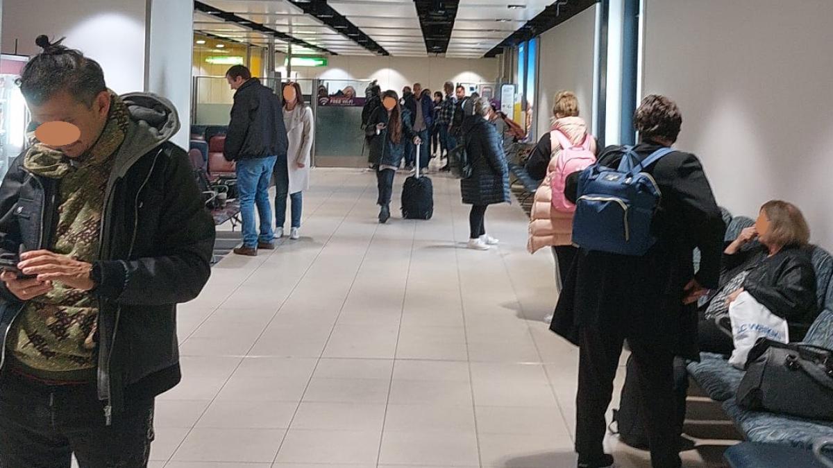 romani blocati aeroport londra gatwick