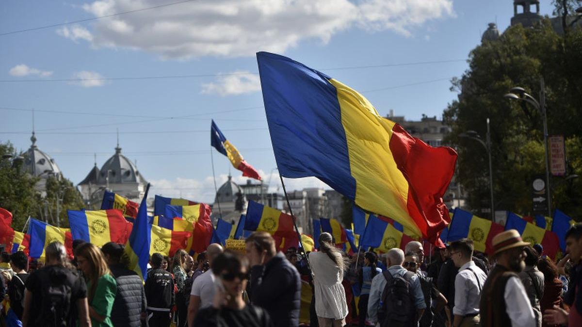 Protest în fața sediilor PNL și PSD. ”Declanşarea conflictului de muncă ar duce la un blocaj economic si social”