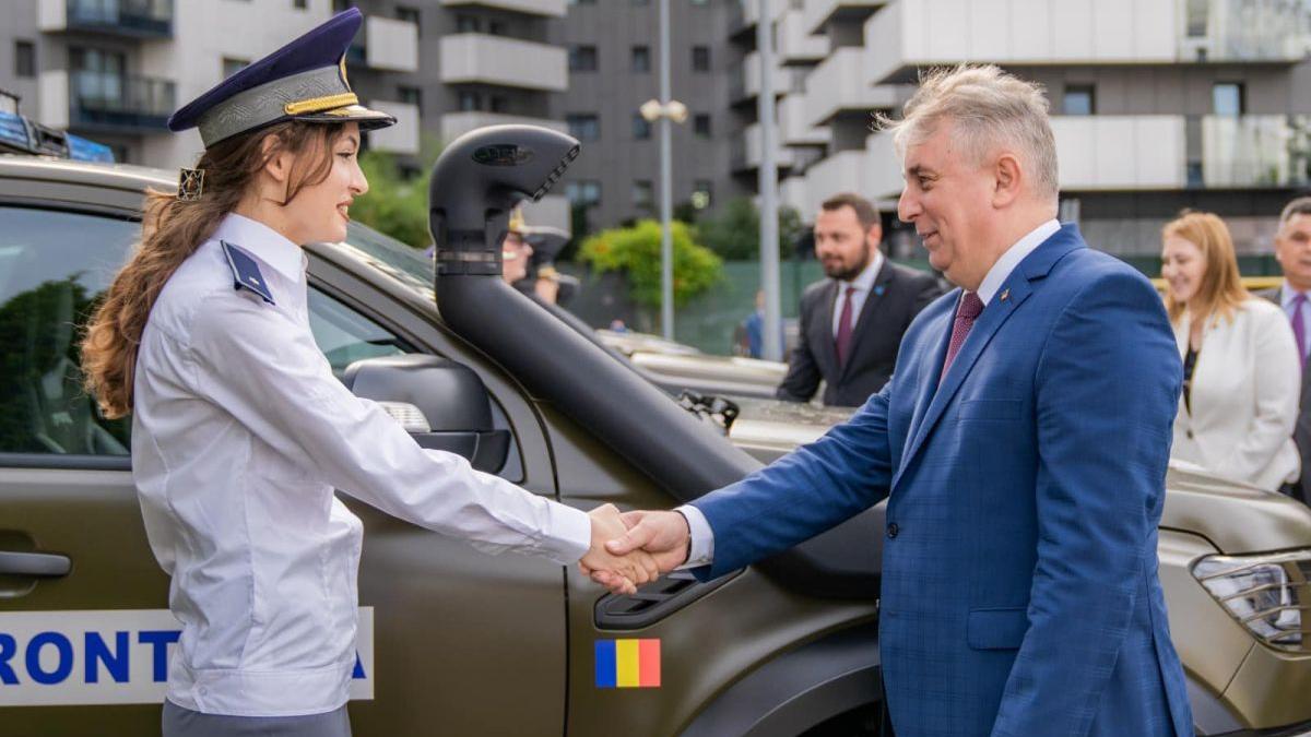 mibistru lucian bode promisiuni politisti uniforme arme noi