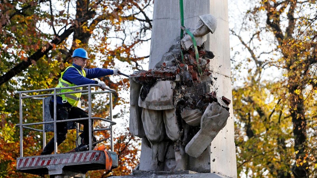 monumente demolate polonia derusificare