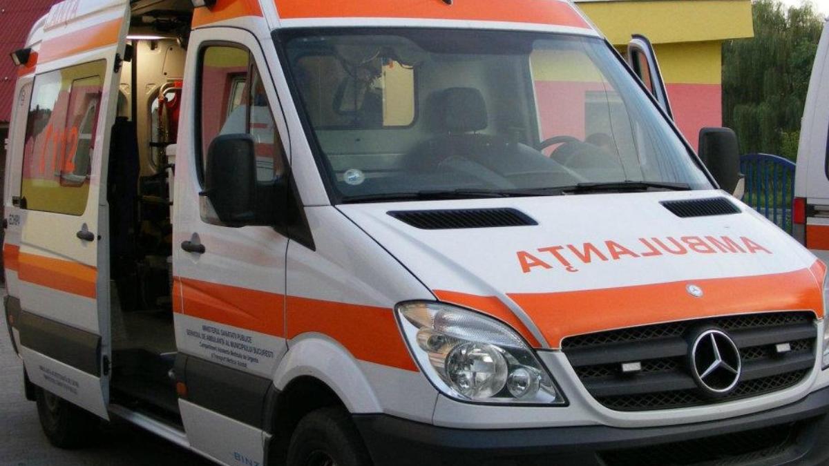 ambulanta copil cazut etaj bicaz