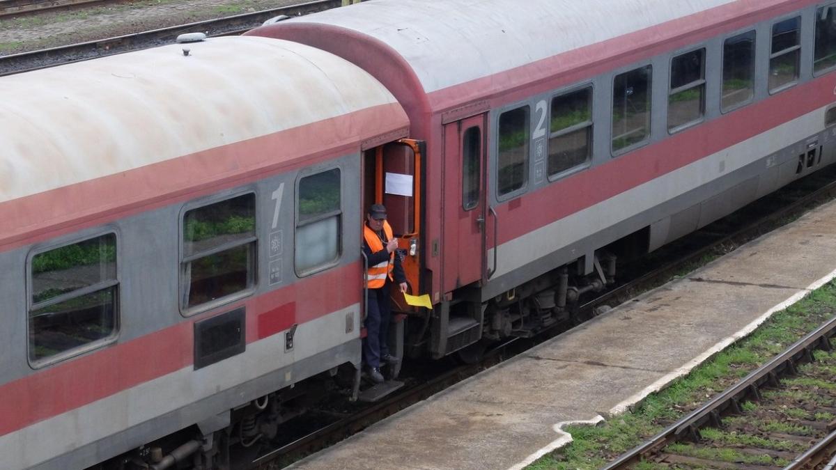 tren calatori cfr