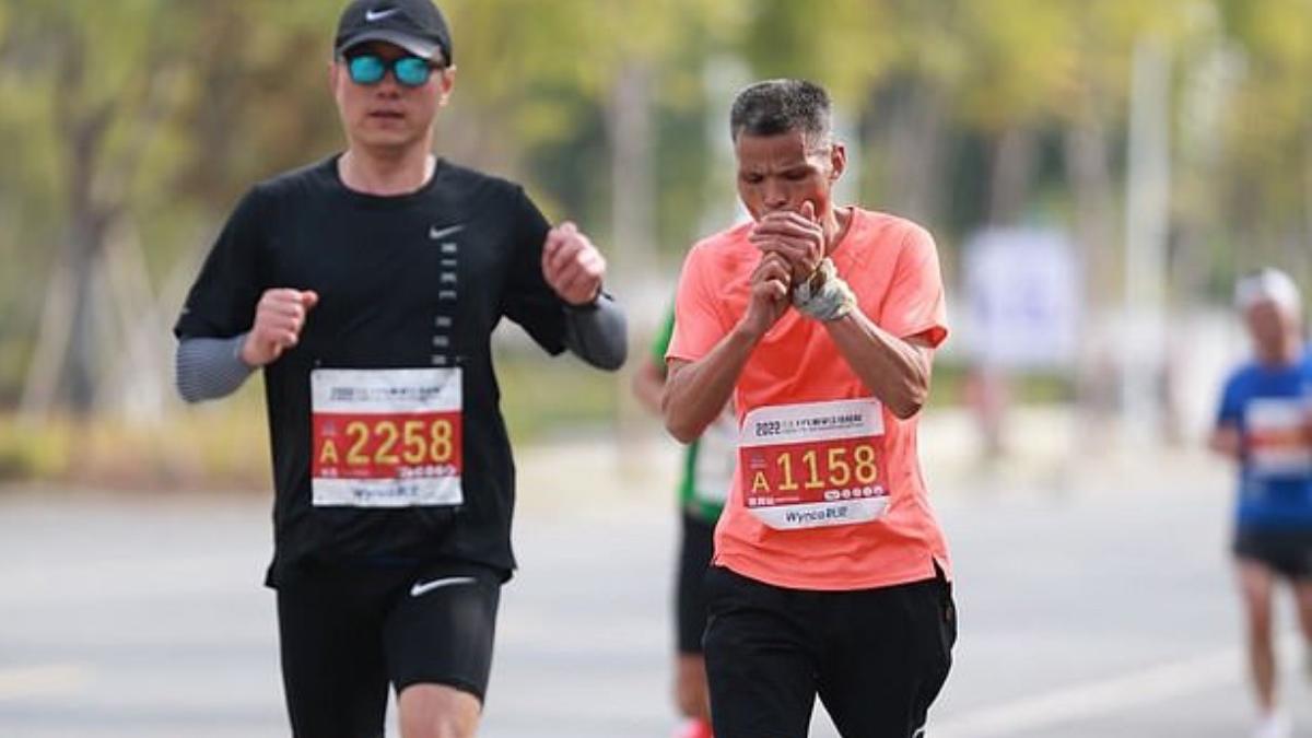 maratonist fumeaza china