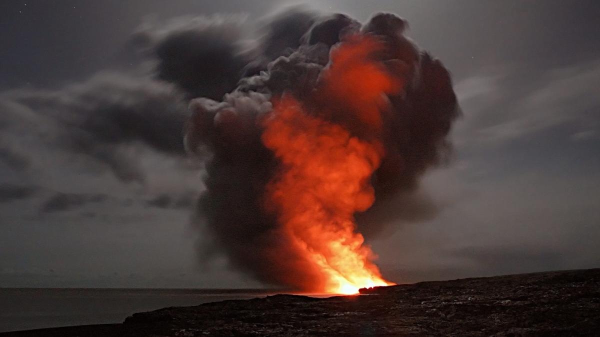 vulcan activ mauna loa din hawaii erupe dupa 40 de ani