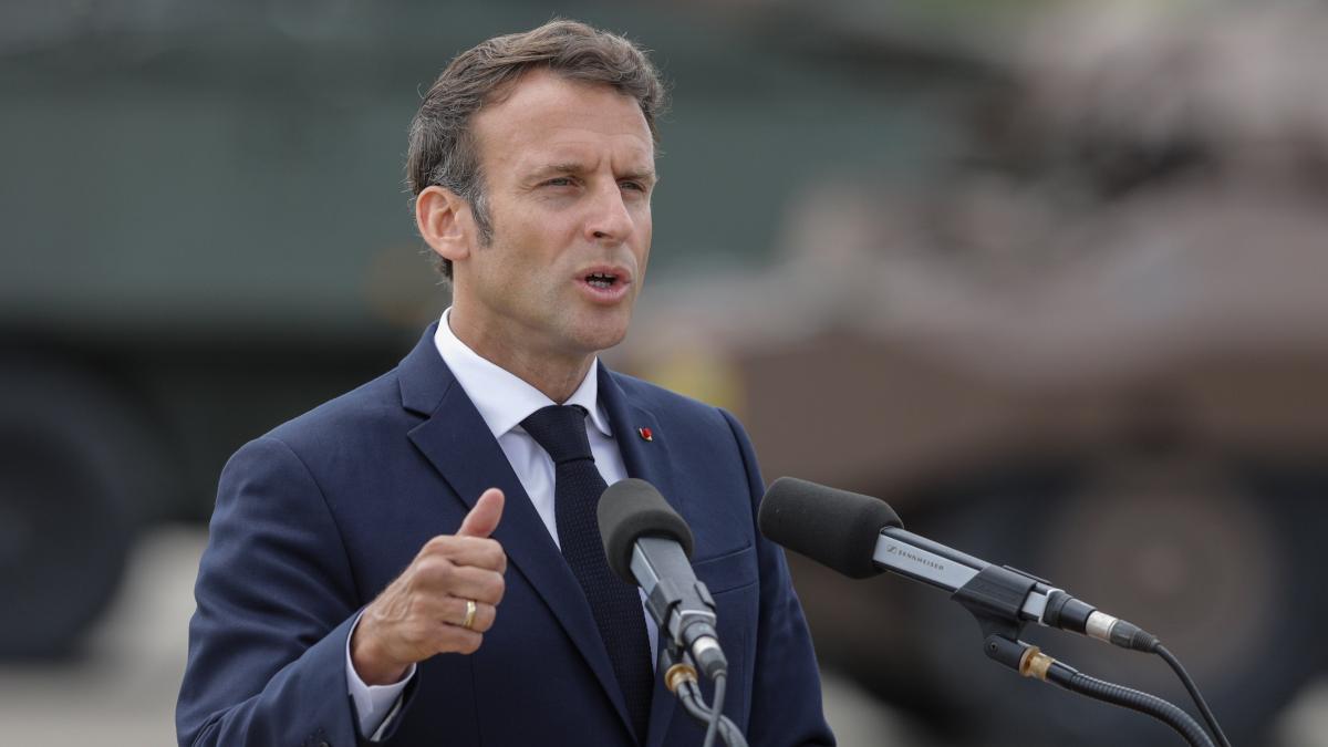 Criticat la Kiev și în mai multe capitale europene, Emmanuel Macron nu renunță la ideea "garanțiilor pentru Rusia"