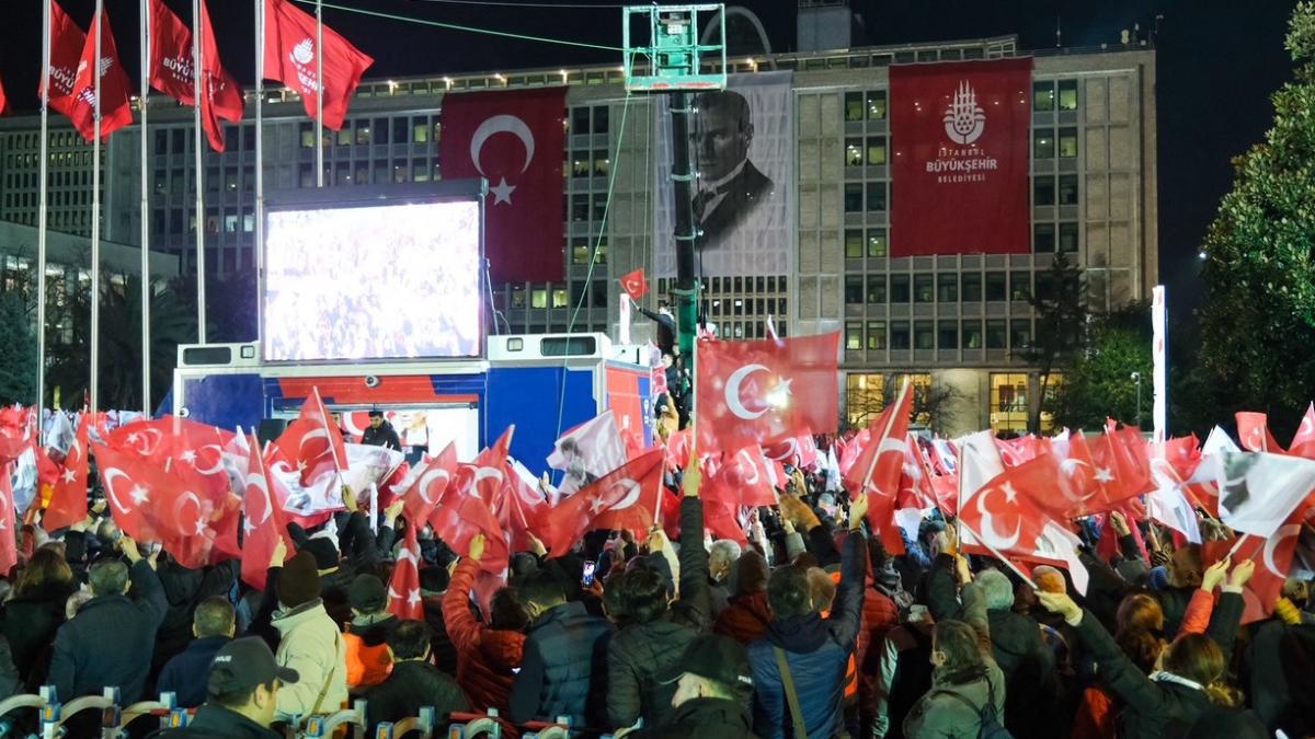 protest istanbul condamnare primar