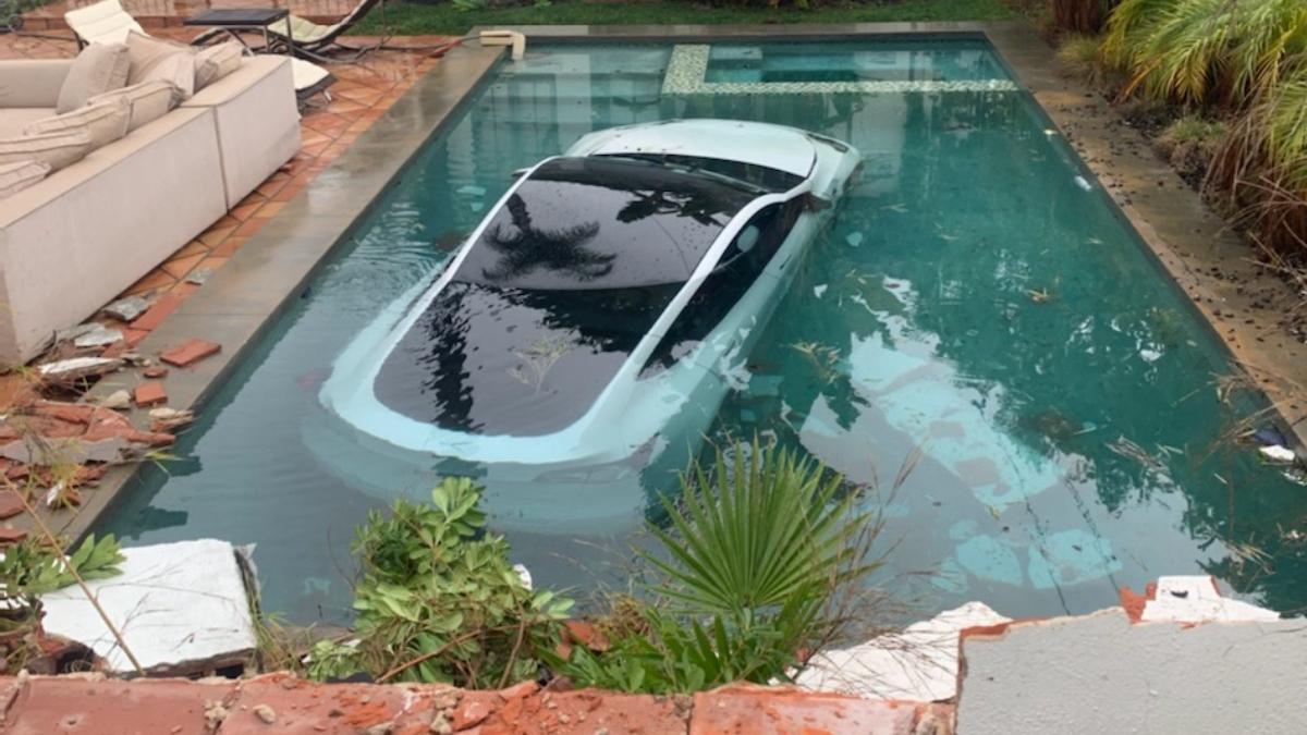 tesla piscina california