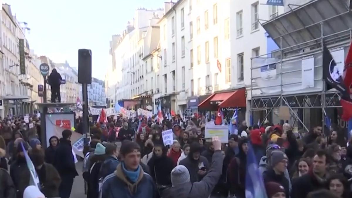 nou protest masiv la paris fata de reforma sistemului de pensii