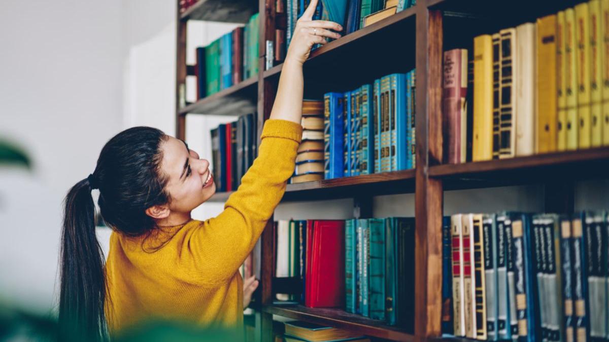 o biblioteca ingenioasa sau cum sa aranjezi cartile pe un raft