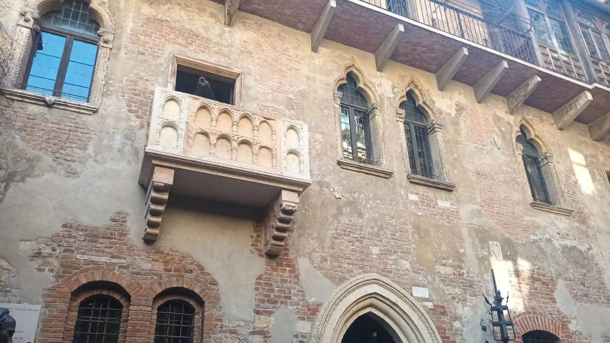 ziua indragostitilor e in fiecare zi in casa julietei la verona