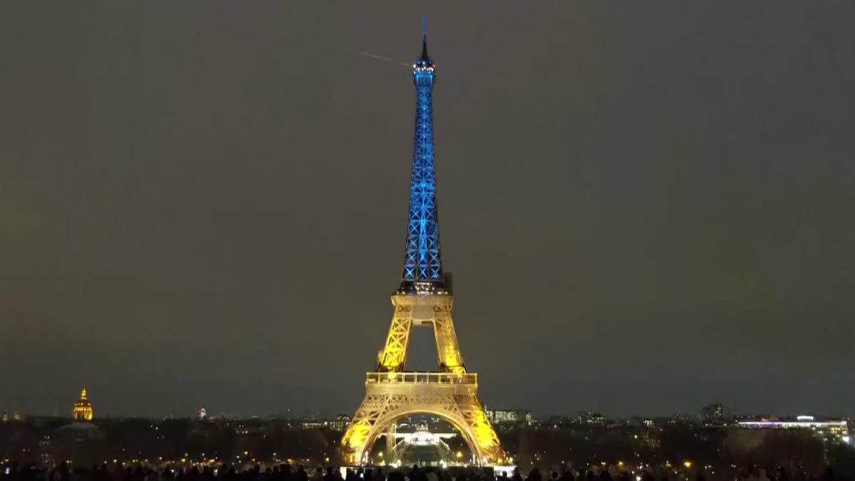 turn eiffel paris iluminat culori ucraina