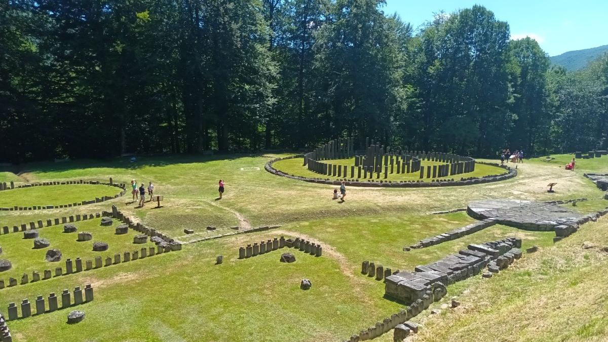 sarmizegetusa regia zidurile fortificate cu pietre din templu