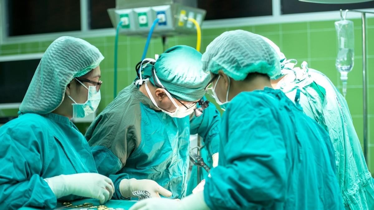 chist ovarian de 4 5 kilograme extirpat cu succes de la o pacienta spital sibiu