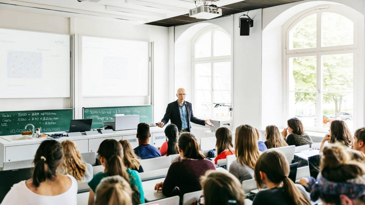 elevi studenti clasa