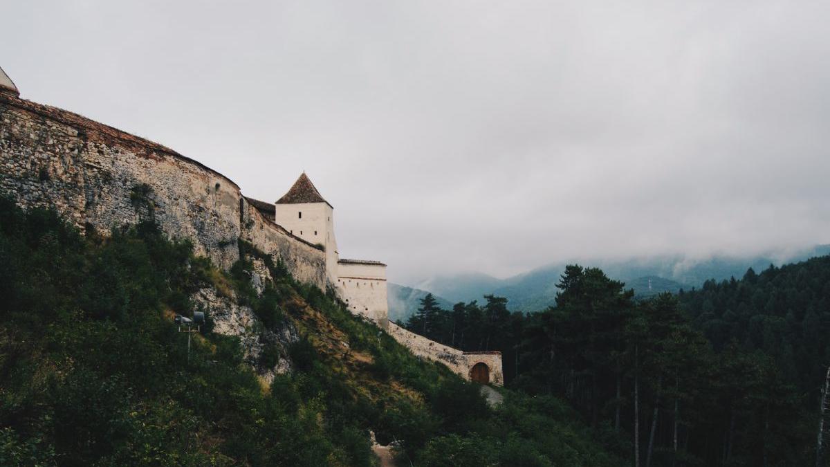 cetatea rasnov este una dintre cele mai frumoase din lume