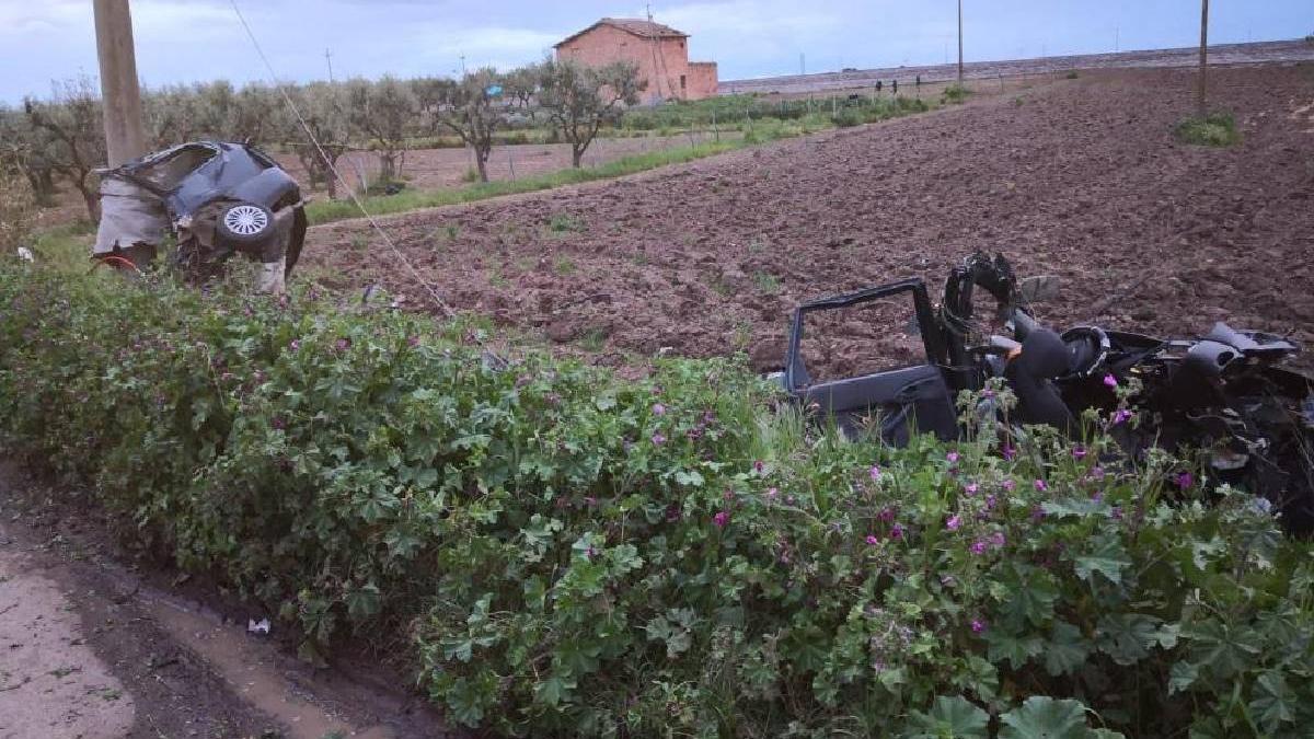 Due giovani rumeni sono morti sul colpo il primo giorno di Pasqua.  L’auto su cui si trovavano si è rotta in due in Italia