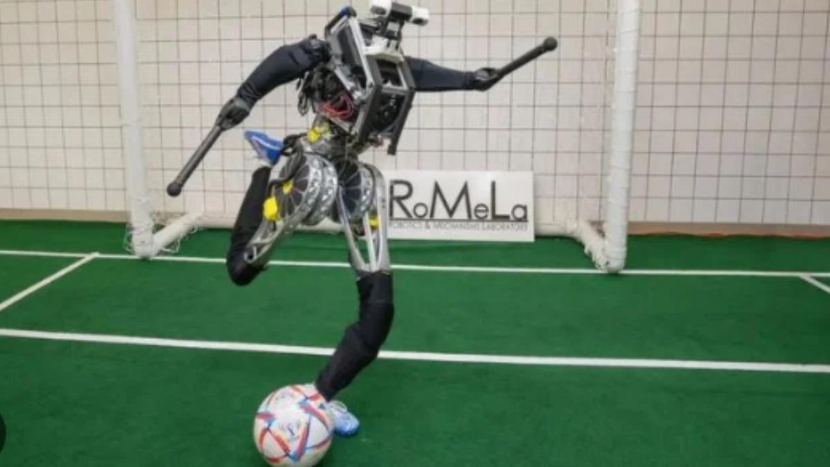 el este artemis un robot umanoid care joaca fotbal pregatit sa intre pe teren