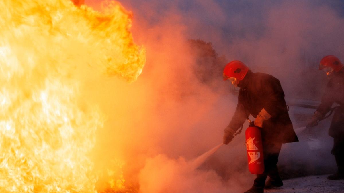 incendiu spital beijing oamenii foloseasc cearsafuri pentru evacuare 