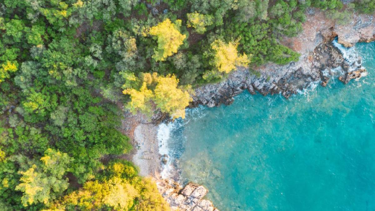 halkidiki insula care imbina perfect relaxarea cu viata culturala si spirituala