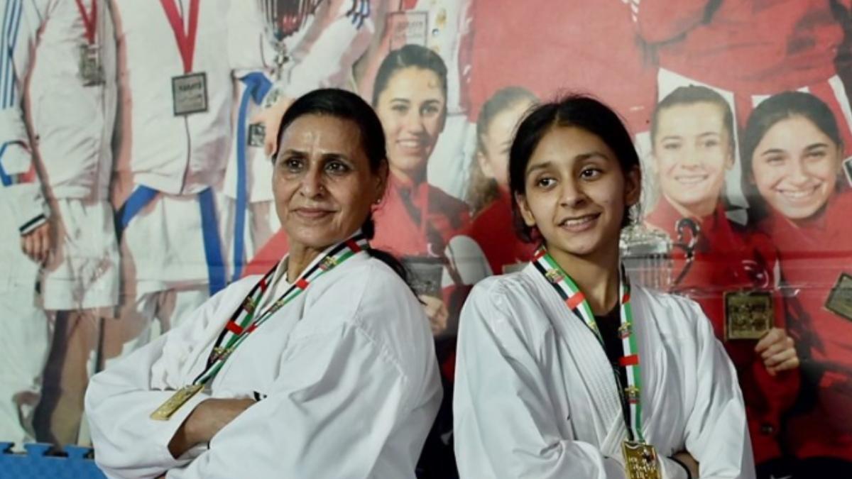 o bunica si nepoata ei au obtinut medalii la o competitie internationala de karate din dubai