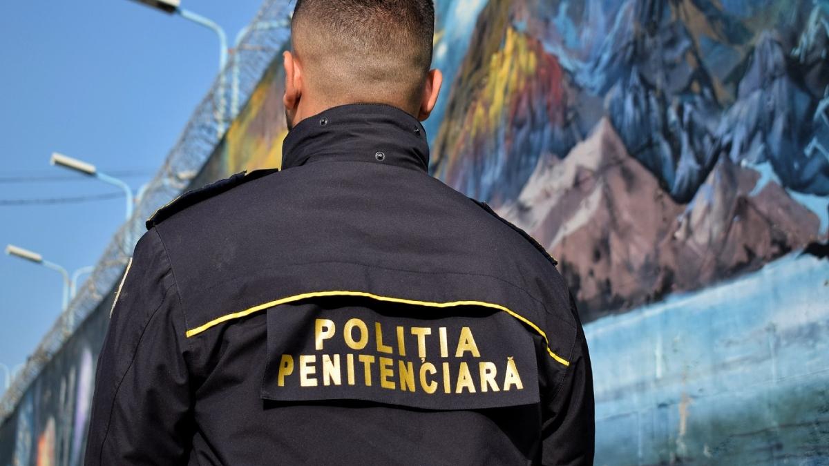 politistii de penitenciare blocheaza activitatea puscariilor si ies in strada 