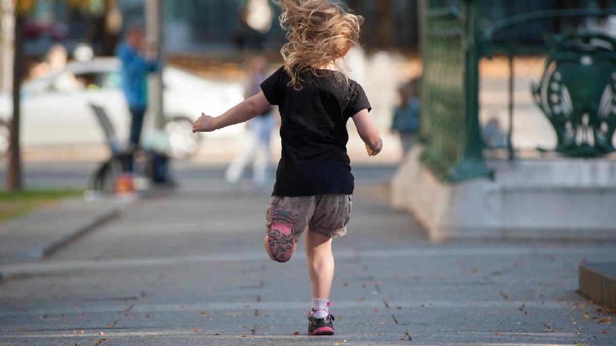 Ragazza romena, a un passo dal rapimento per le strade d’Italia.  Come è stata salvata la bambina