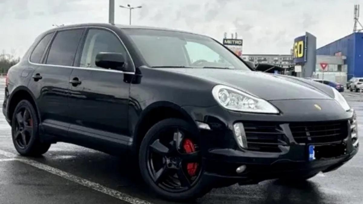 barbat satu mare autoturisa porsche cehia alimenta uita sa plateasca