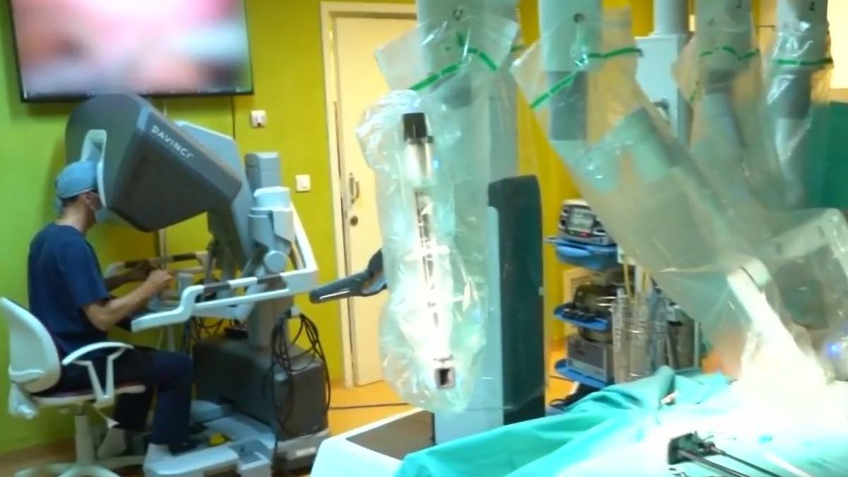 cel mai avansat sistem de chirurgie robotica din lume acum si in romania