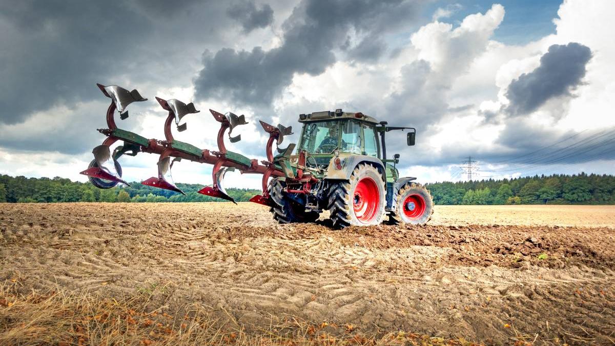 tractor camp getty images deepblue4you