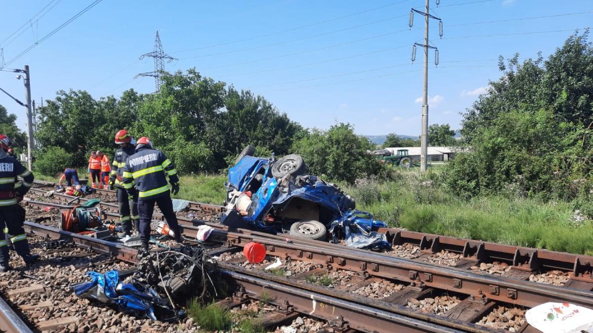 masina lovita tren orbeni 16 iulie 2023