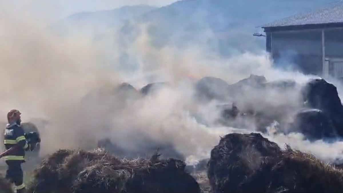 incendiu ferma gorj baloti de paie cuprinsi de flacari