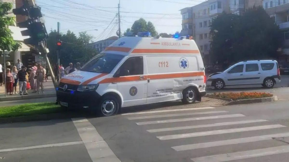 ambulanta misiune accident semafor slatina