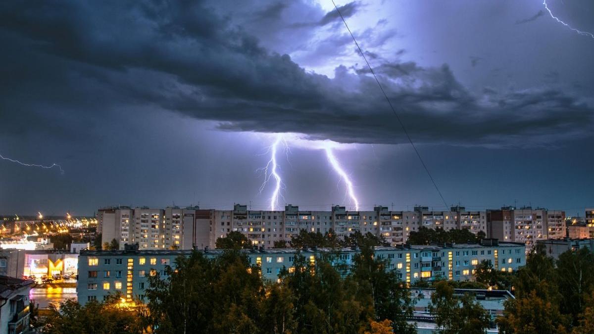 furtuna avertizare meteo fulgere