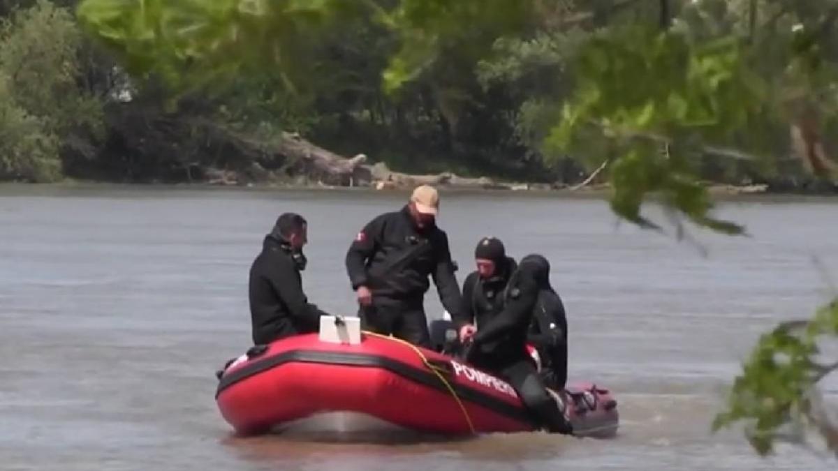 cadavru stare avansata de putrefactie gasit mal rau mures fetita disparuta 1 mai barca rasturnata