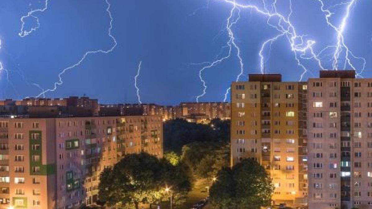 Prognoza meteo specială pentru București: Temperaturi ridicate și vijelii. Vântul va sufla la rafală cu 60 km/h