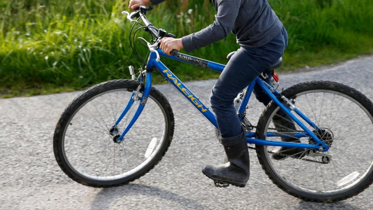 copil bicicleta