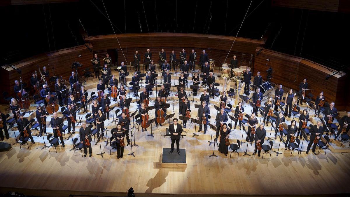 ansamblul le balcon orchestra operei nationale bucuresti interpreteaza