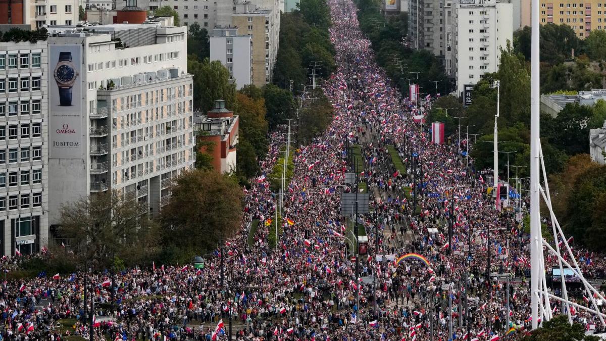 polonezi strada sanctiona  partidului guvernamant alegeri