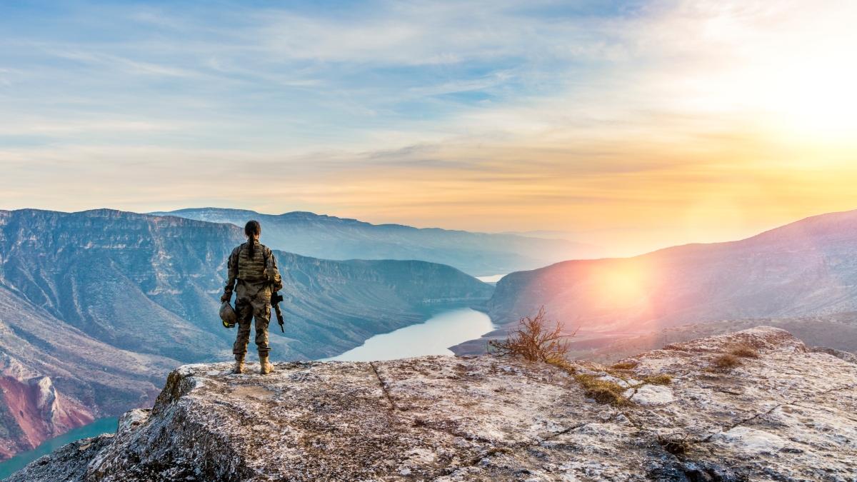 tanara soldat sinucisa hartuita sef