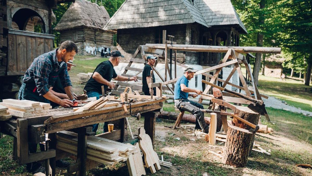 turisti invitati ateliere creatie aer liber muzeu astra sibiu