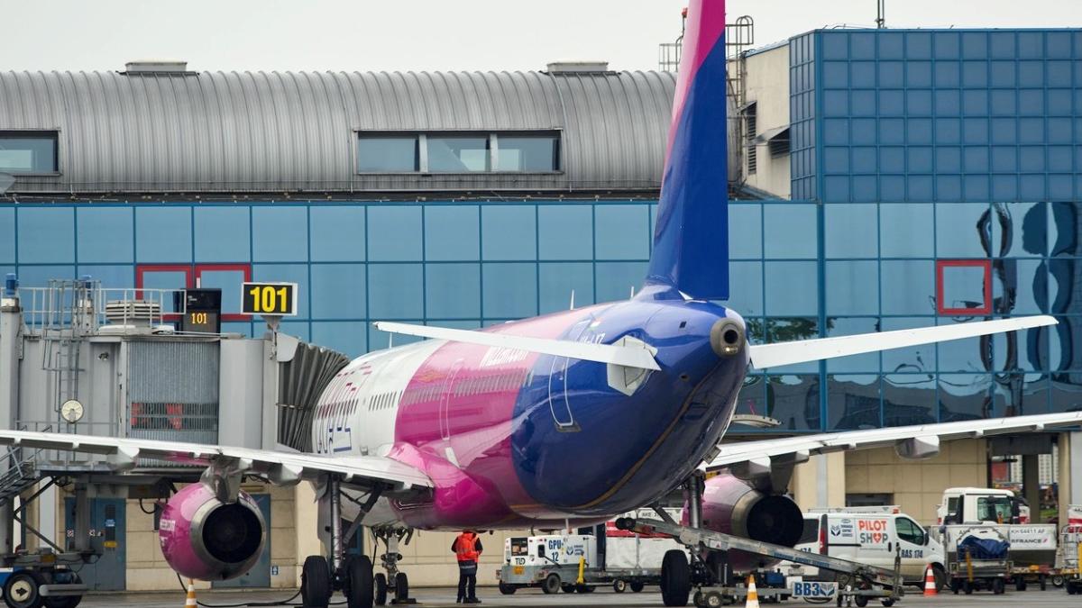 aeroport otopeni avion