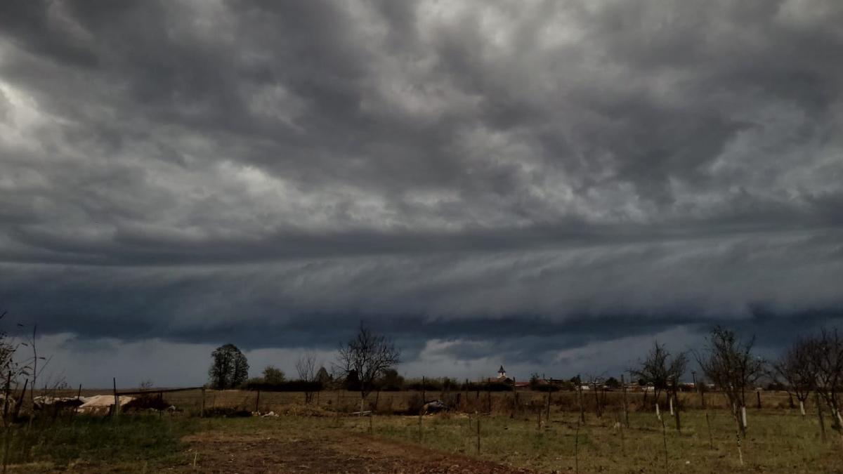 nori shelf clouds arad