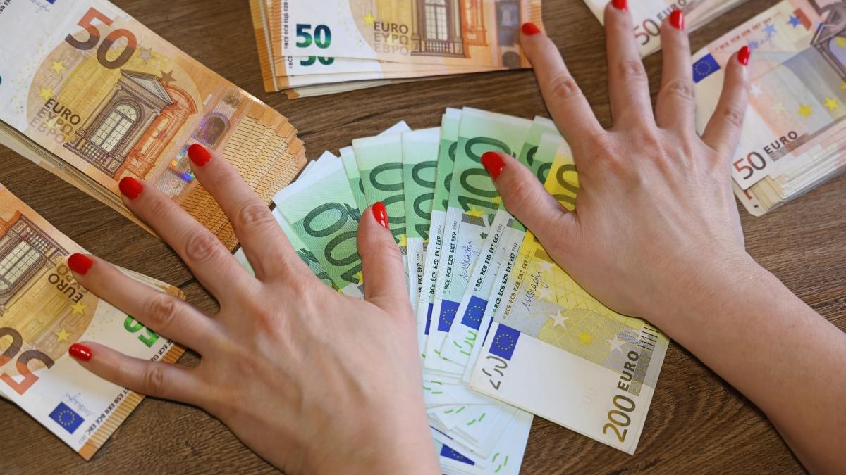 soti romani 800 000 euro strainatate romania