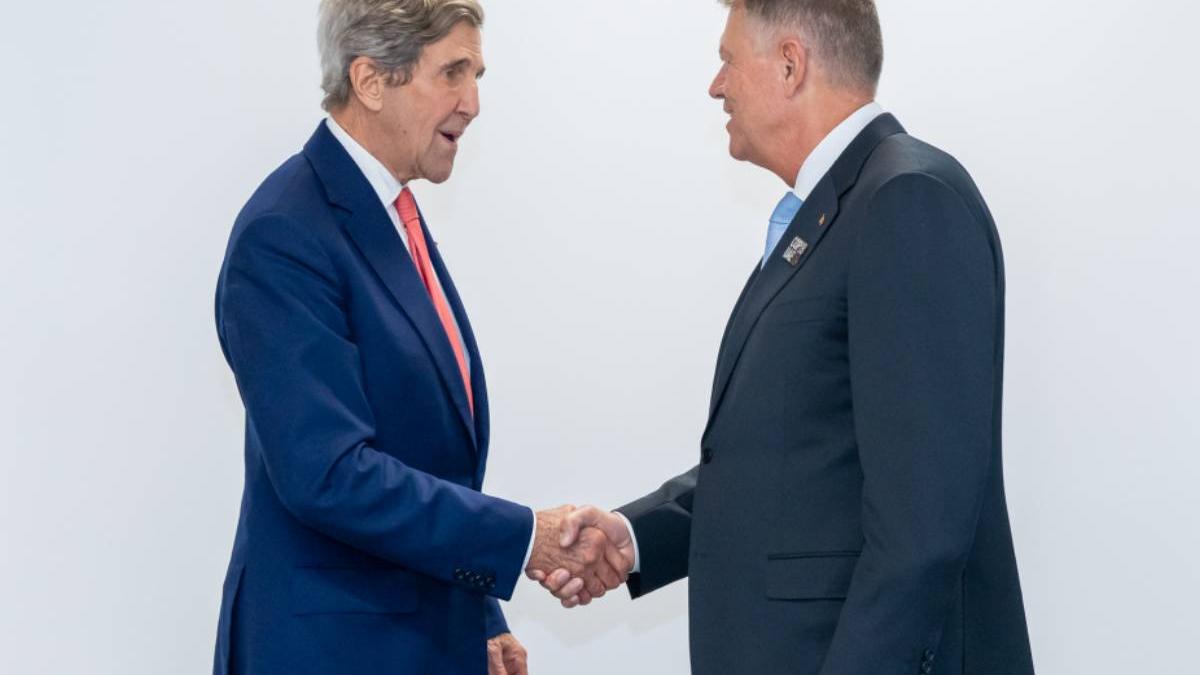 klaus iohannis john kerry