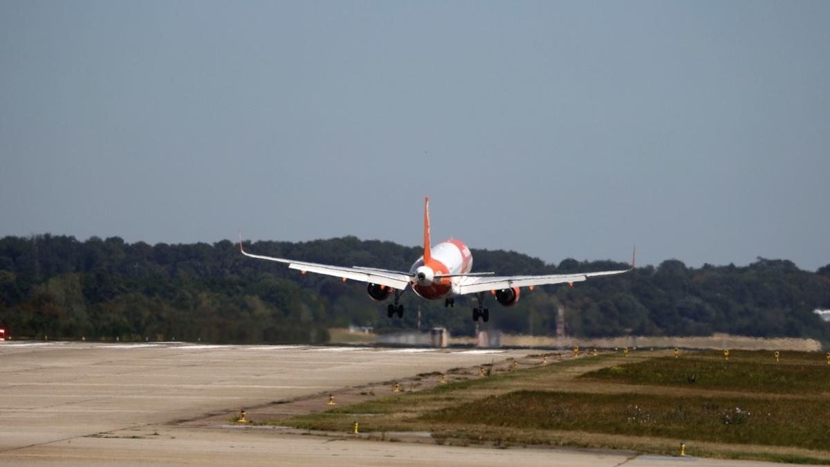 aterizare avion aeroport geneva